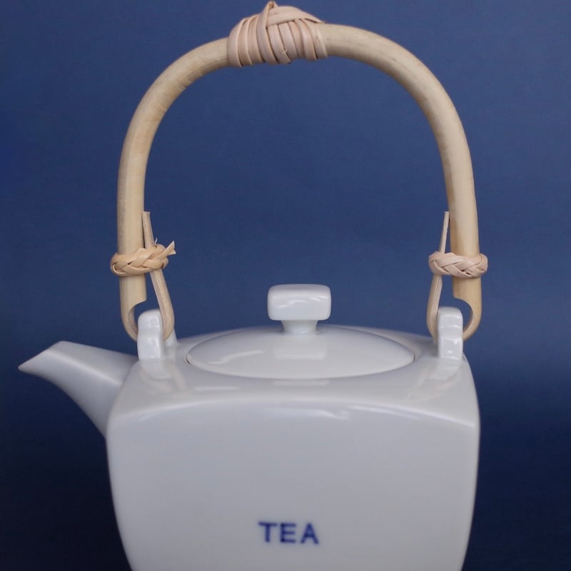 上出長右衛門窯／KUTANI CHOEMON「角急須（小）白TEA字」 | オトメの