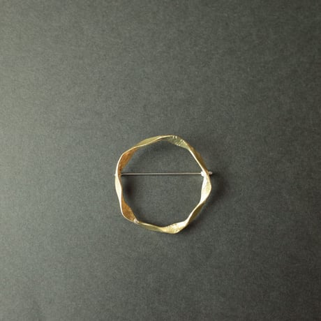 西川美穂／NISHIKAWA Miho「へごへごブローチ」