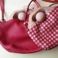 招き猫　右手上げ立ち招き猫陶器製大小　山崎清孝作品　新品長期保存品 招き猫 右手上げ立ち招き猫陶器製大小 山崎清孝作品 新品長期保存品