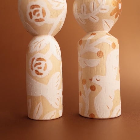 岩本清商店 × おざわさよこ「花着るこけし2」