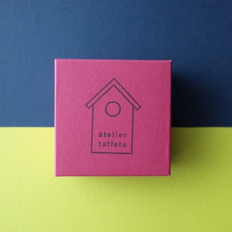 atelier taffeta／アトリエタフタ「ブローチ ひめだるま」