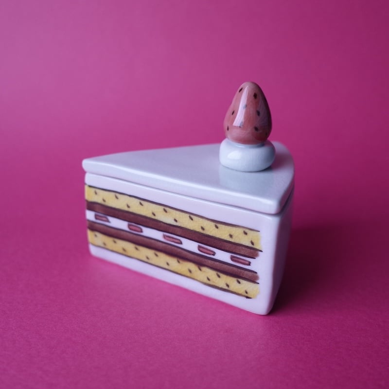 今江未央／IMAE Mio「九谷焼ショートケーキ 蓋物」 | オトメの金沢 陳列室