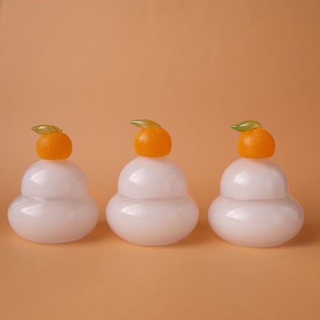 塩谷由佳乃／SHIOYA Yukano「ガラスの鏡餅（2022-2023）」