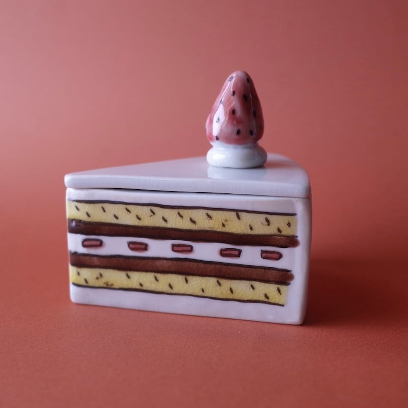 今江未央／IMAE Mio「九谷焼ショートケーキ 蓋物」 | オトメの金沢 陳列室