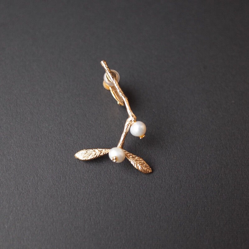 sasakihitomi／佐々木ひとみ「ヤドリギイヤリング／ピアス」 | オトメ