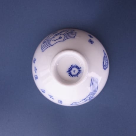 おでんよし坊／Oden Yoshibou「九谷焼チャリティおちょこ 魚介＋能登ステッカー」