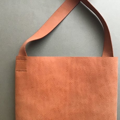 atelier KiU／アトリエ喜雨「フラットサコッシュ」