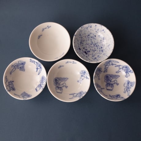 おでんよし坊／Oden Yoshibou「九谷焼チャリティおちょこ 御陣乗太鼓＋能登ステッカー」