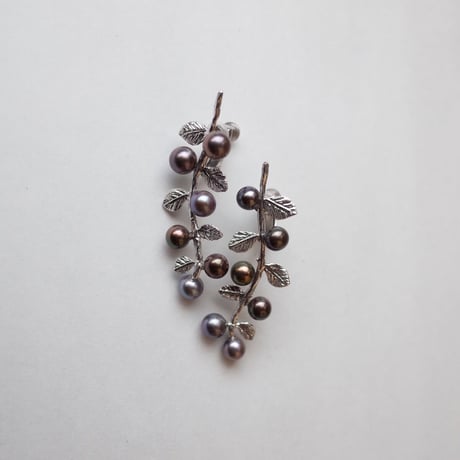 sasakihitomi／佐々木ひとみ「木の実のイヤリング／ピアス」
