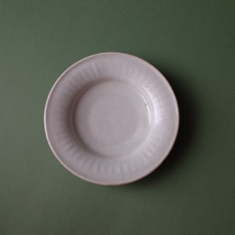 たくまポタリー／Takuma pottery「反り菊豆皿」
