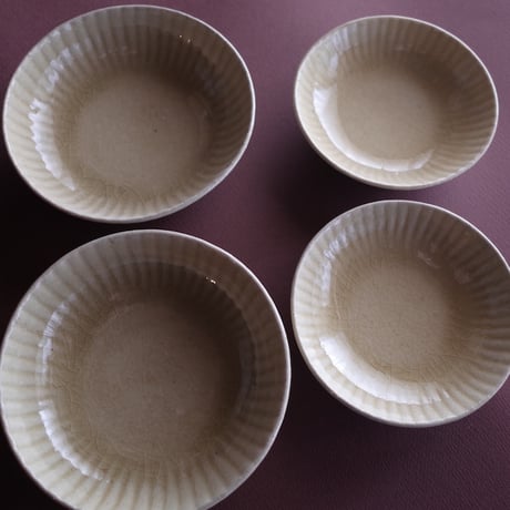 たくまポタリー／Takuma pottery「4寸皿／4.5寸深皿 まる菊」