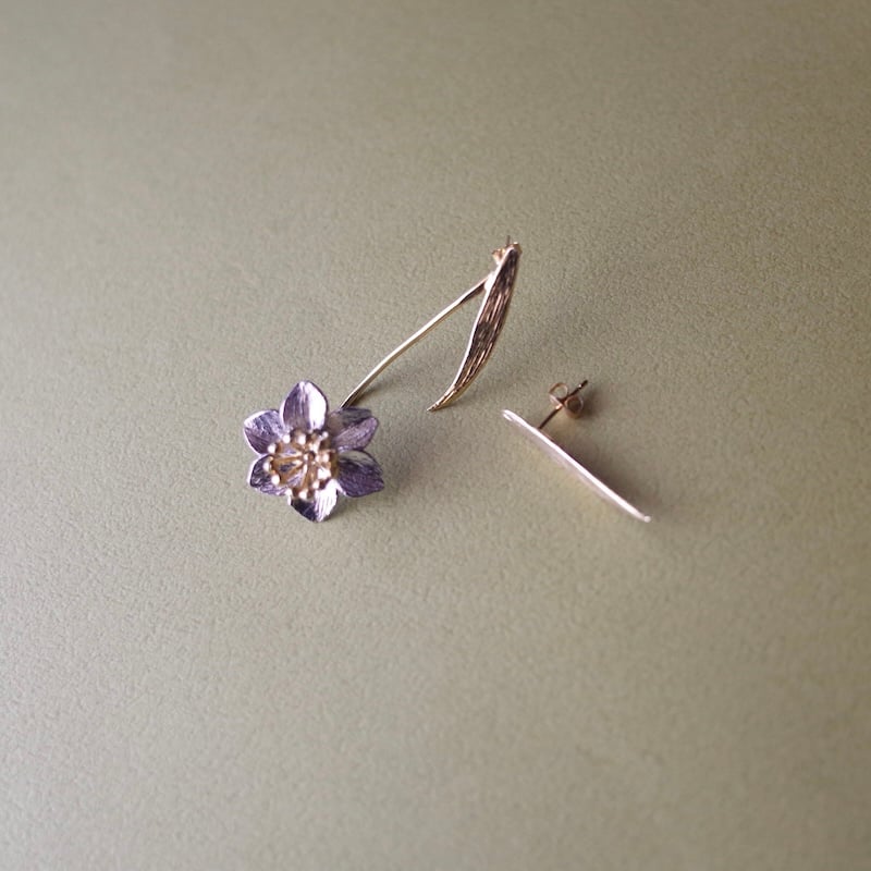 sasakihitomi/佐々木ひとみ「すいせんピアス/ブローチ sasakihitomi/佐々木ひとみ「すいせんピアス/ブローチ