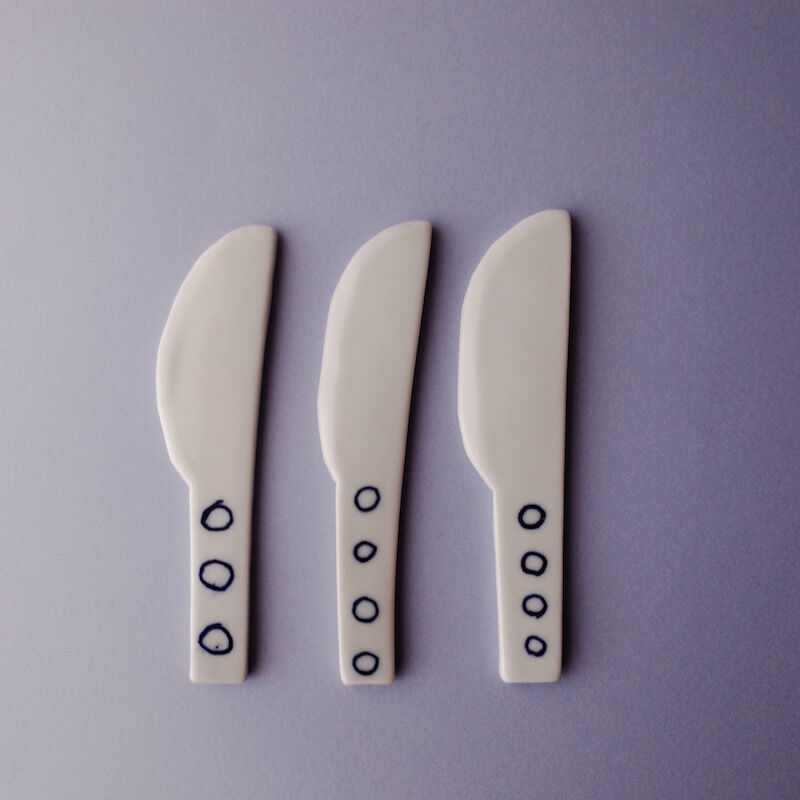 天気雨　お皿とバターナイフ 天気雨 - 作家さんの器と暮らしにまつわる道具のお店｜イロドリ