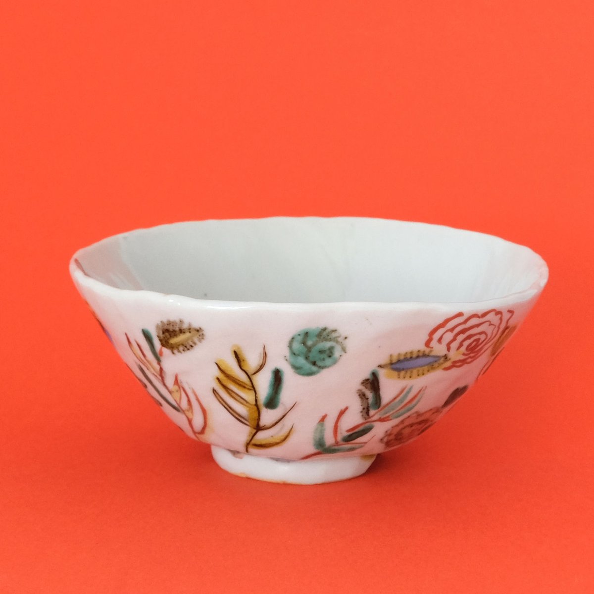 田辺京子さん花柄 陶磁器製 円形皿 田辺京子／TANABE Kyoko「めしわん（花）」 | オトメの金沢 陳列室