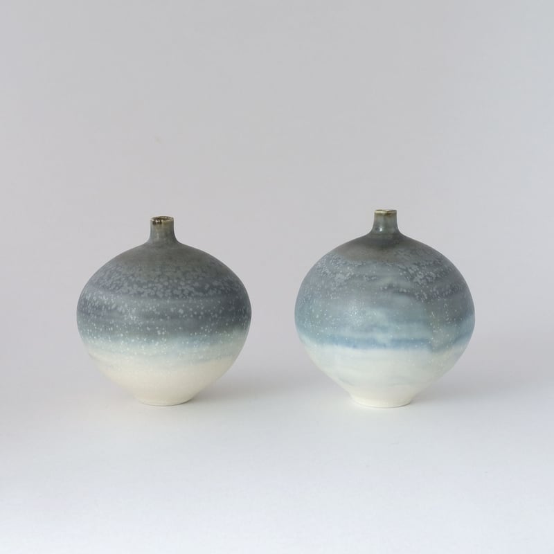 結城 彩／YUKI Aya「花器 青×白」 | オトメの金沢 陳列室