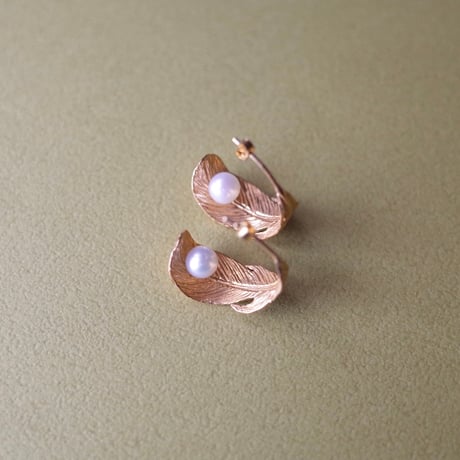sasakihitomi／佐々木ひとみ「とりのハネピアス gold」