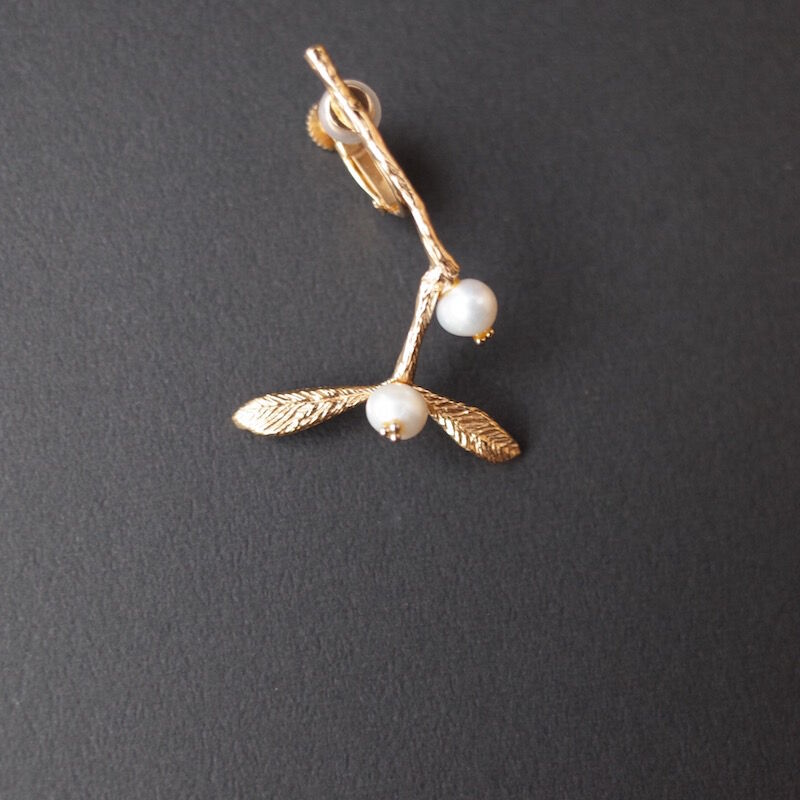 sasakihitomi／佐々木ひとみ「ヤドリギイヤリング／ピアス」 | オトメ