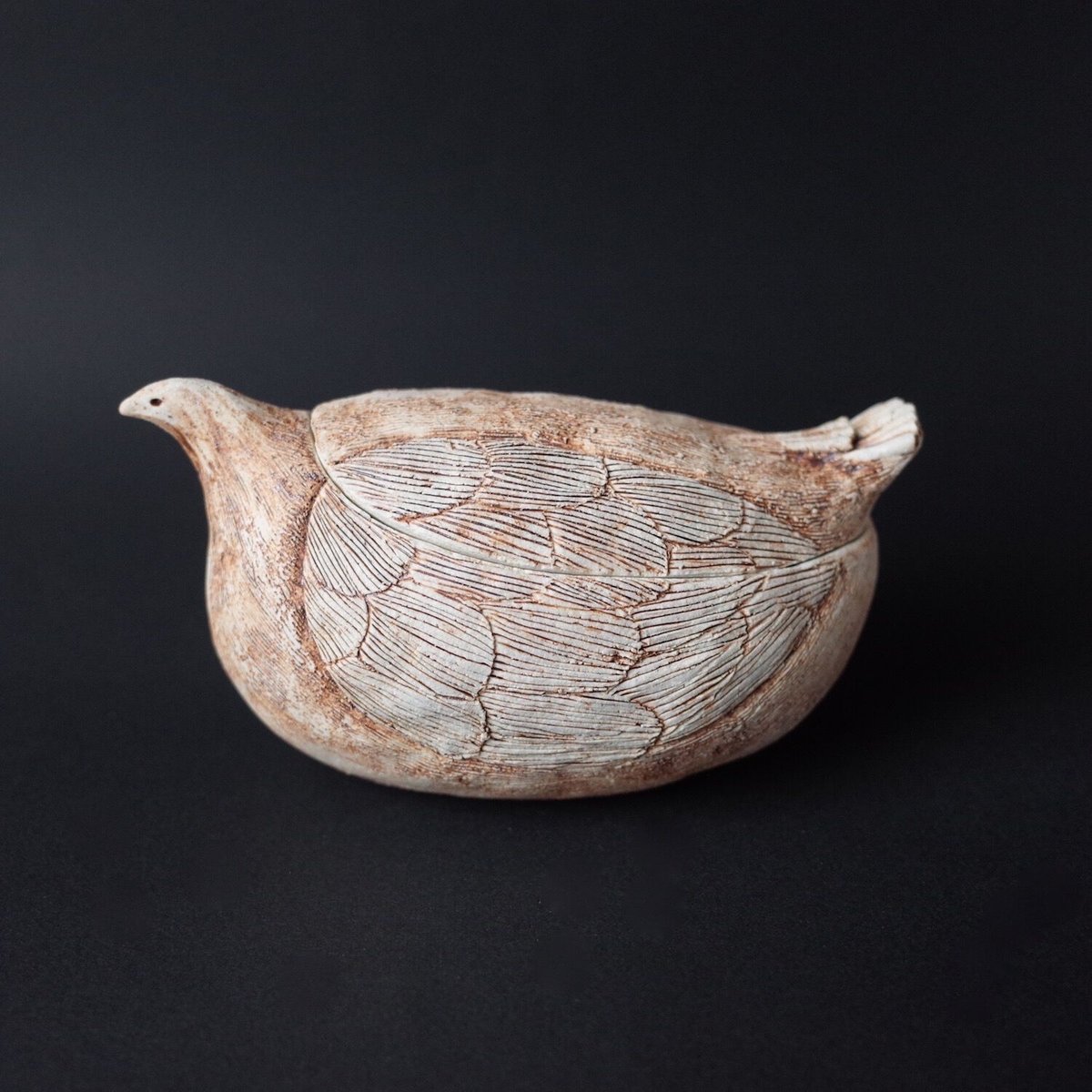 中嶋寿子　置物　小物入れ　作家　陶磁器　オブジェ 中嶋寿子／NAKAJIMA Toshiko「トリ 宝物入れ 中」 | オトメの