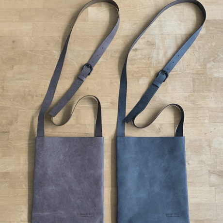 atelier KiU／アトリエ喜雨「フラットサコッシュ」