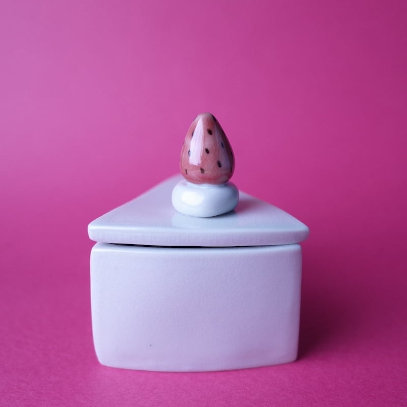 今江未央／IMAE Mio「九谷焼ショートケーキ 蓋物」 | オトメの金沢 陳列室