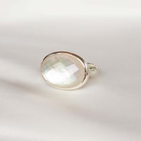 White Shell × Quartz Ring