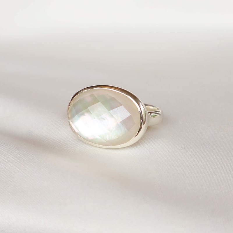 White Shell × Quartz Ring | AYA KIYOSHIMA JEWELRY