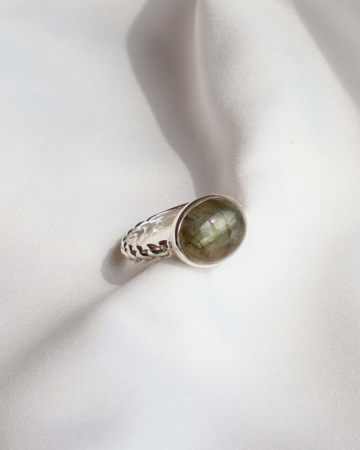 Labradorite Ring | AYA KIYOSHIMA JEWELRY