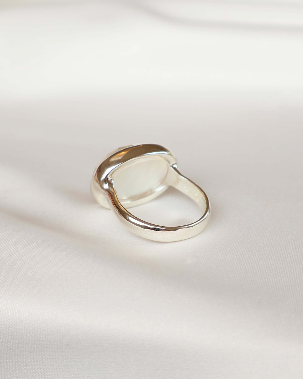 White Shell × Quartz Ring | AYA KIYOSHIMA JEWELRY
