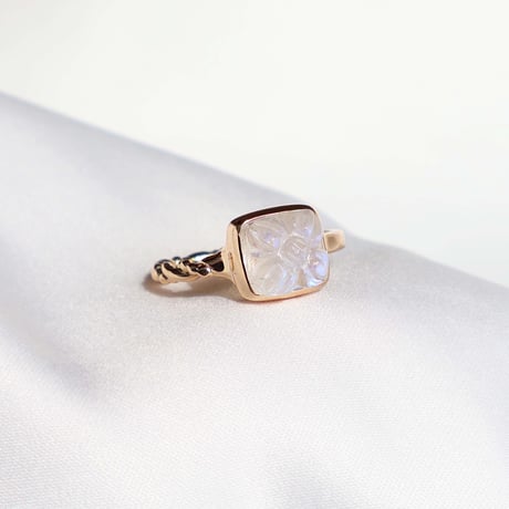 Carving Rainbow Moonstone Ring