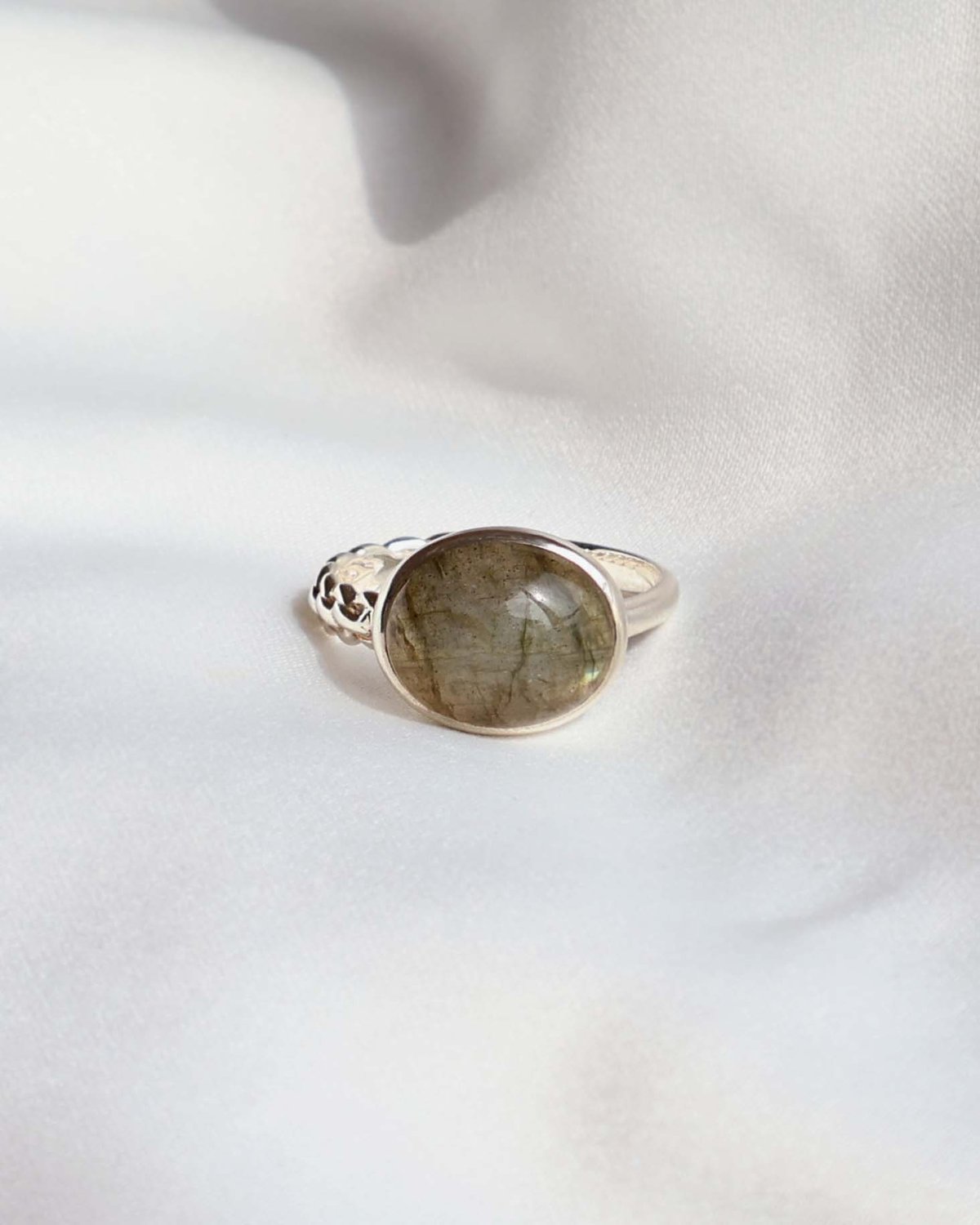 Labradorite Ring | AYA KIYOSHIMA JEWELRY