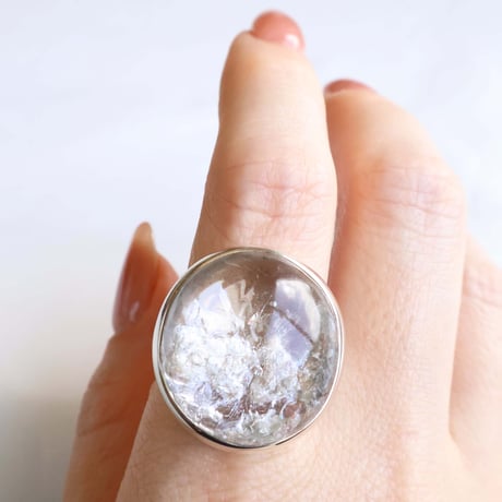 Mica in Quartz Ring