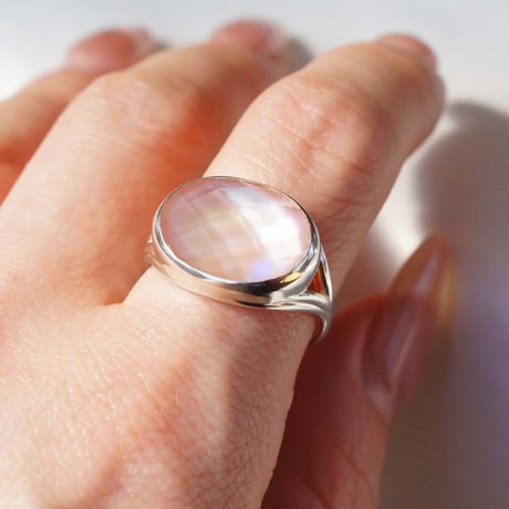 Pink shell × Quartz Ring