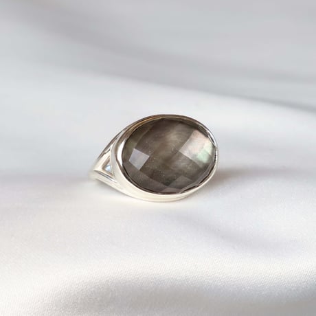 Black shell × Quartz Ring