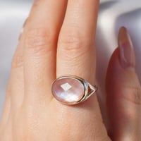 Pink shell × Quartz Ring