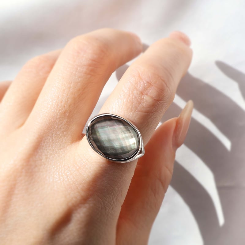 Black shell × Quartz Ring | AYA KIYOSHIMA JEWELRY