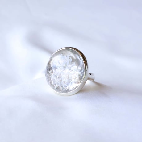 Mica in Quartz Ring