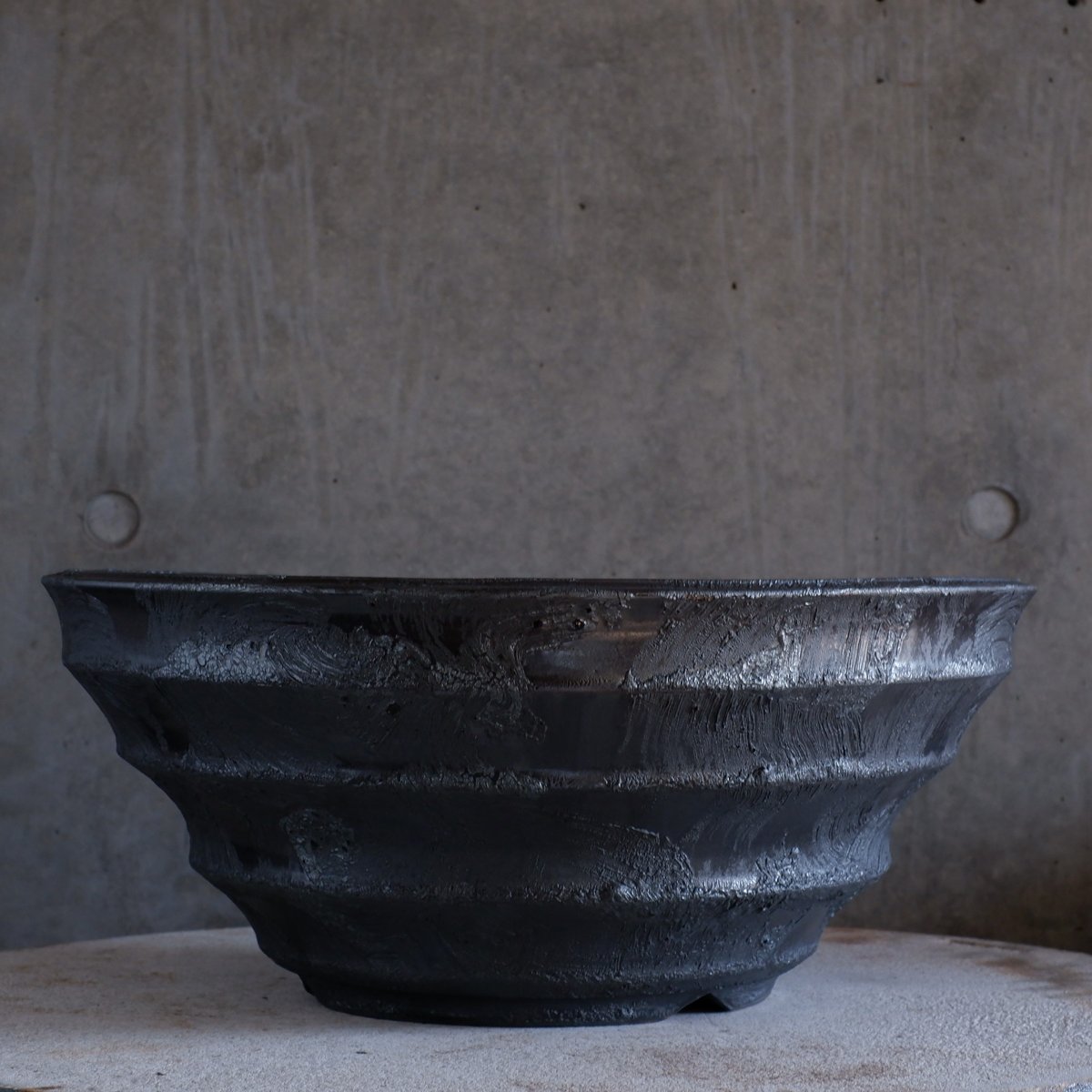 Φ38×h15.5㎝ black鉄彩 pot H4 | 陶 atelier Soel