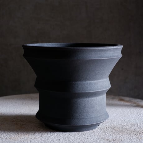 atelier Soel 陶器鉢 Φ26×h17.8㎝ matte black pot. . @atelier_soel . . #植木鉢 #鉢