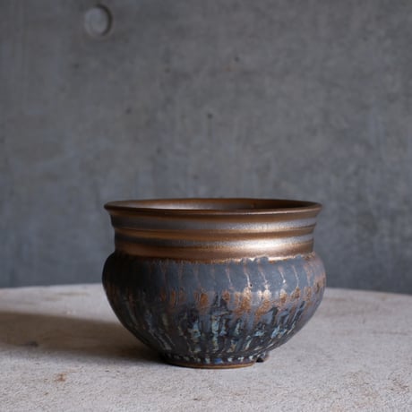 Φ11.3×h8.3㎝  titan bronze鉄彩pot  H407