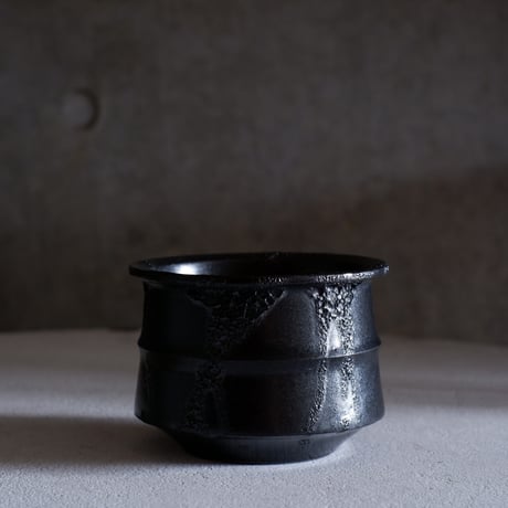 atelier Soel チタンブロンズPOT 大鉢 (B) atelier Soel チタンブロンズPOT 大鉢 (B)