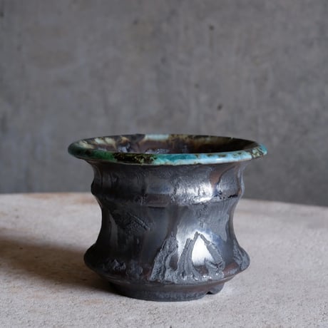 Φ9.3×h7㎝  鉄釉彩pot  H523