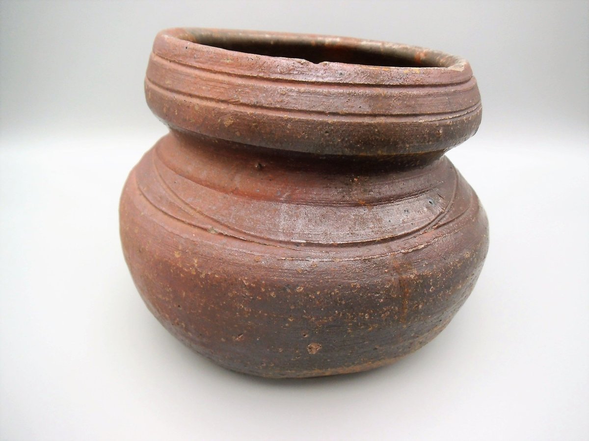 李朝 瑠璃釉 いく 輪花形 水滴 線象嵌 牡丹文小壺 李朝 瑠璃釉 いく 輪花形 水滴 線象嵌 牡丹文小壺