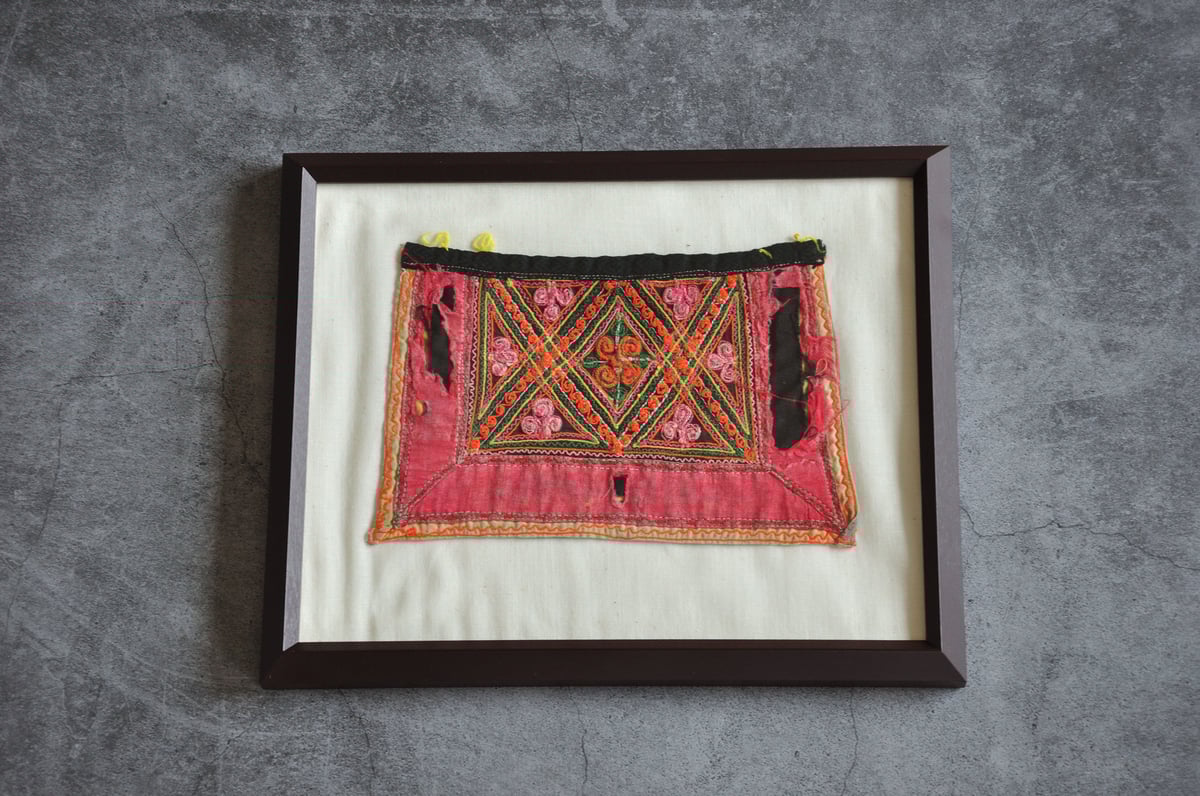 【タイ】【額入り】モン族の刺繍入り古布