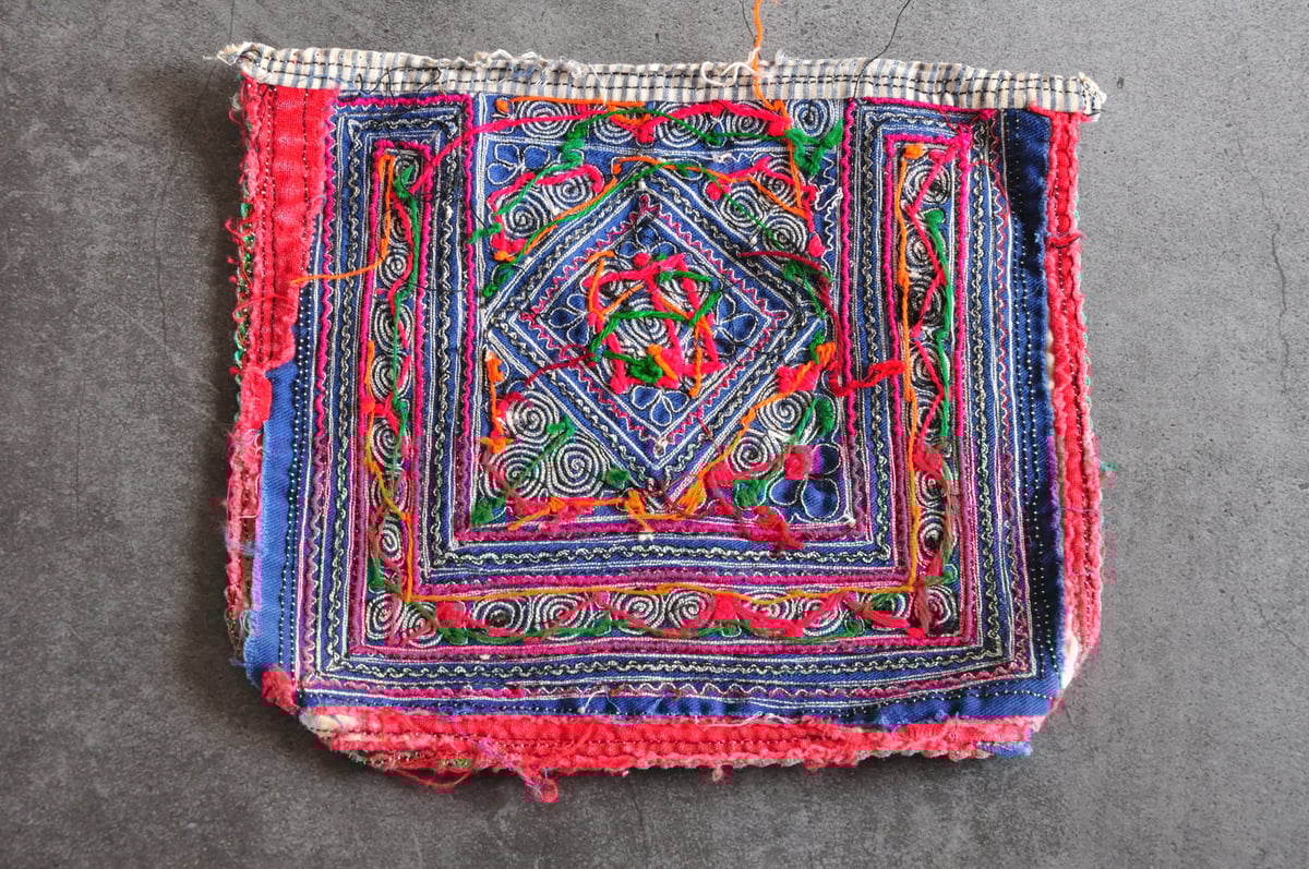 タイ】モン族の刺繍入り古布 | WEEKEND SUN タイ】モン族の刺繍入り古布 | WEEKEND SUN