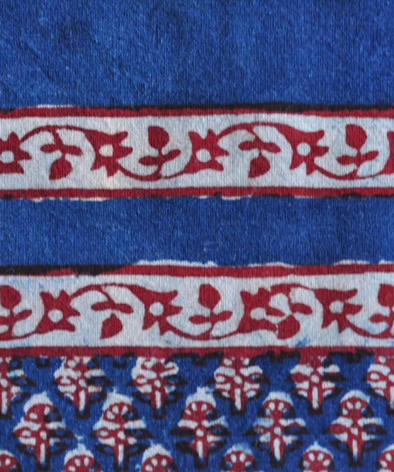 インド　布絵 インドの刺し子布 カンタ刺繍（ラリーキルト）ボート型ポーチ