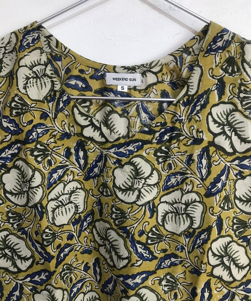 ブロックプリントノースリーブブラウス（からし色ブルー・Sサイズ  