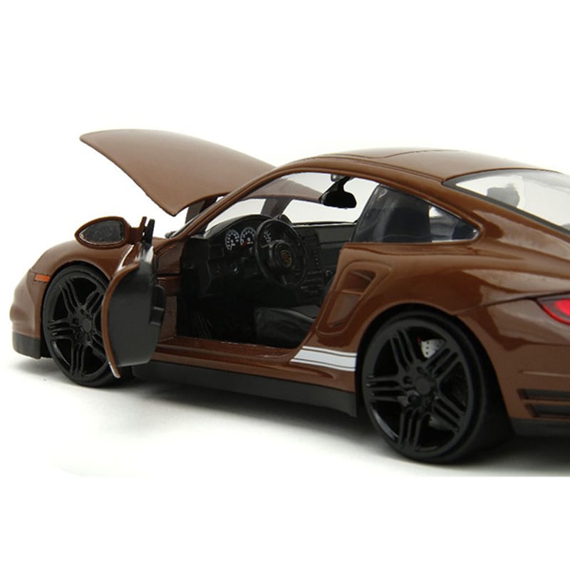 1:24 M&M'S 2007 PORSCHE 911 TURBO w/ BROWN FIGU