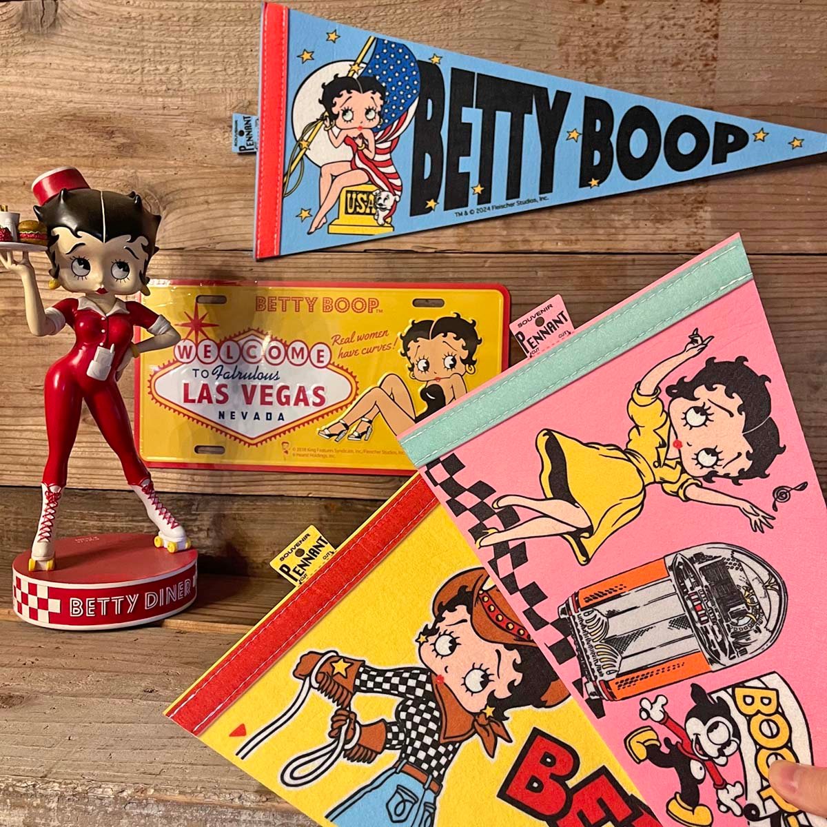 BETTYBOOP　ハイビスカス柄　上下セット　レトロ ヴィンテージ BETTY BOOP ベティブープ レトロ セーター ニット