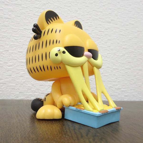 POP! COMICS VINYL FIGURE GARFIELD WITH LASAGNA【