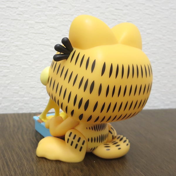 POP! COMICS VINYL FIGURE GARFIELD WITH LASAGNA【